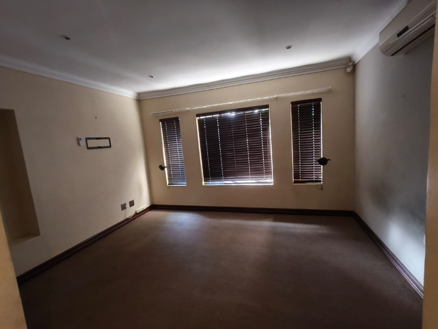 4 Bedroom Property for Sale in Safari Gardens North West